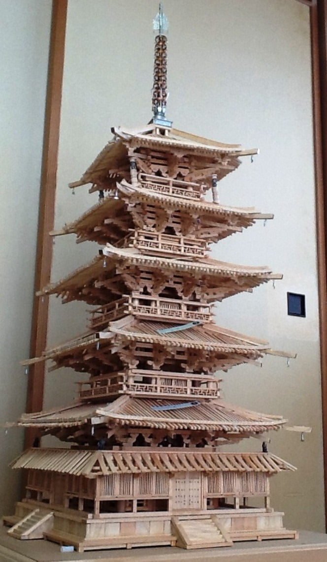 奈良・法隆寺の縮小模型「プラモデル」
